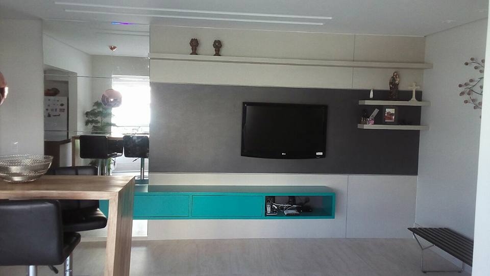 Painel com rack laqueado